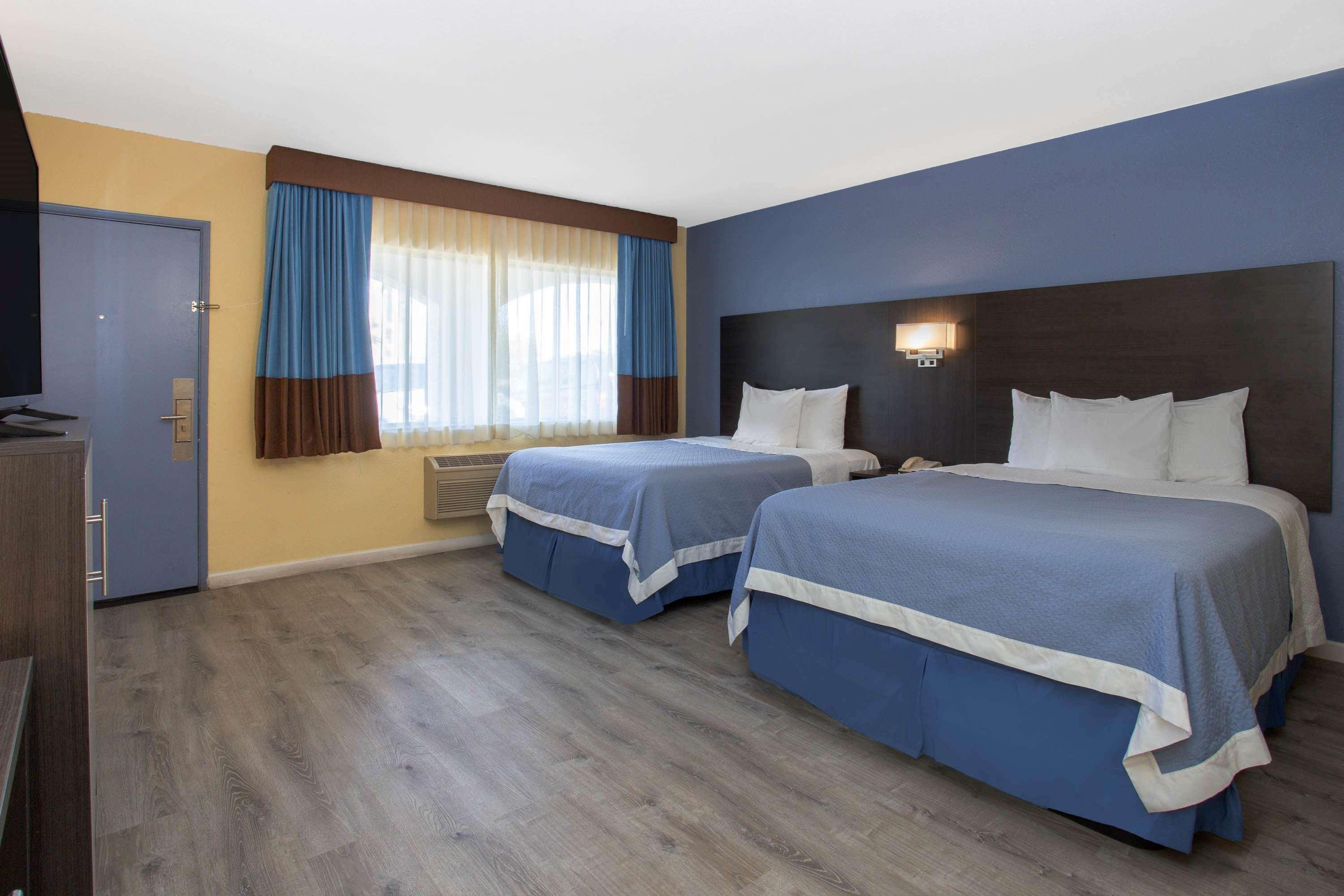 Days Inn By Wyndham Airport - 피닉스 외부 사진